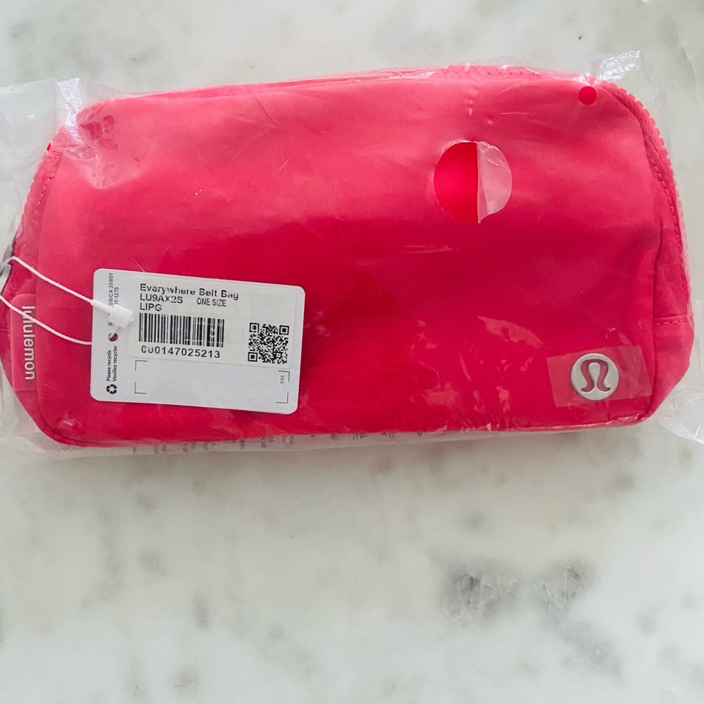 LIPGLOSS NWT Lululemon Everywhere Belt Bag Fanny Pack EBB LIPGLOSS PINK SOLD OUT